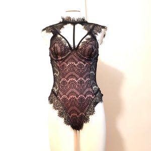 ❤️Flirty Lace Bodysuit!